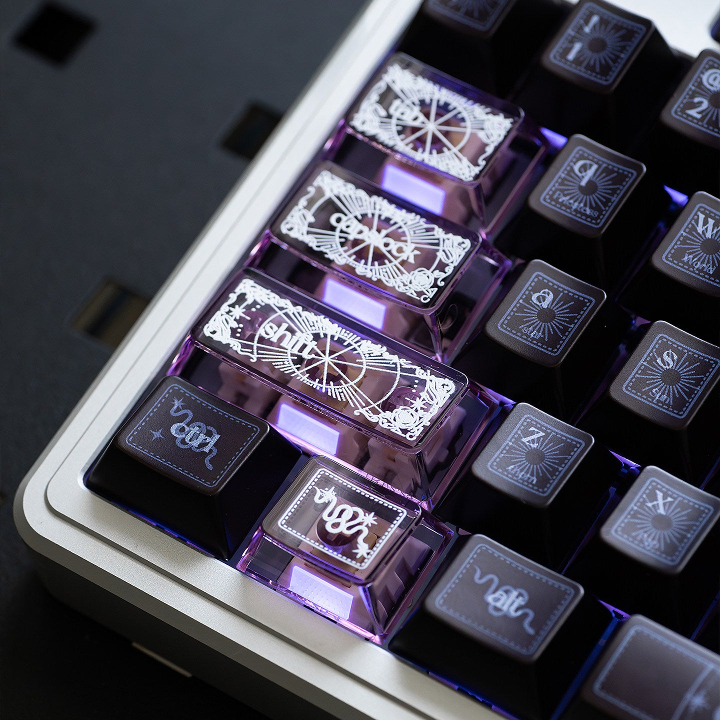 Taihe Amber Viper Metal Paint Keycaps
