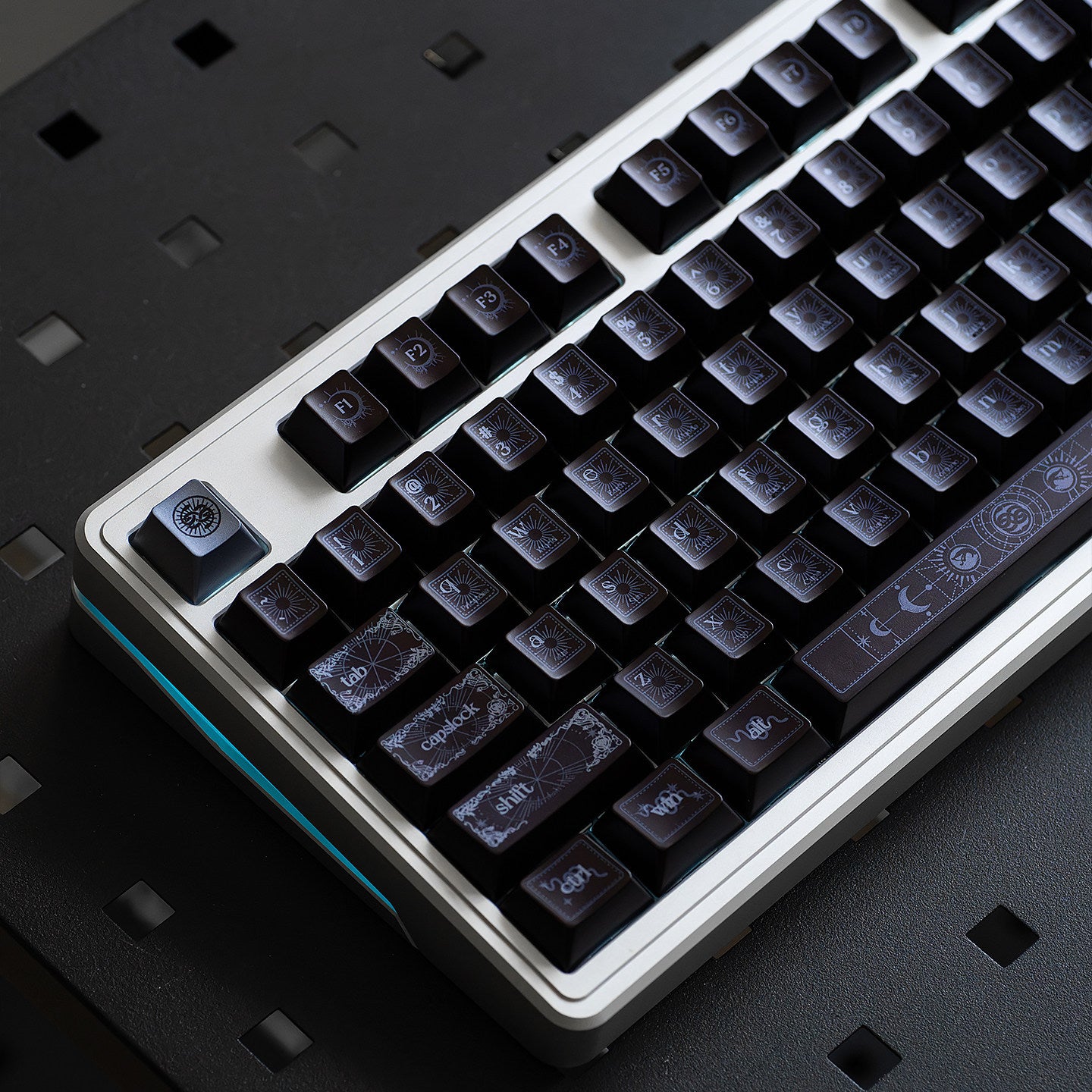 Taihe Amber Viper Metal Paint Keycaps