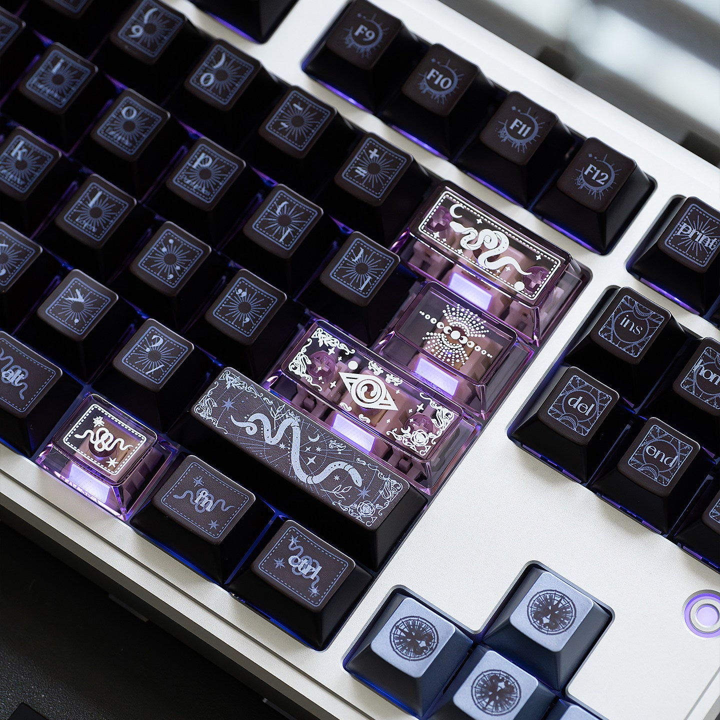 Taihe Amber Viper Metal Paint Keycaps