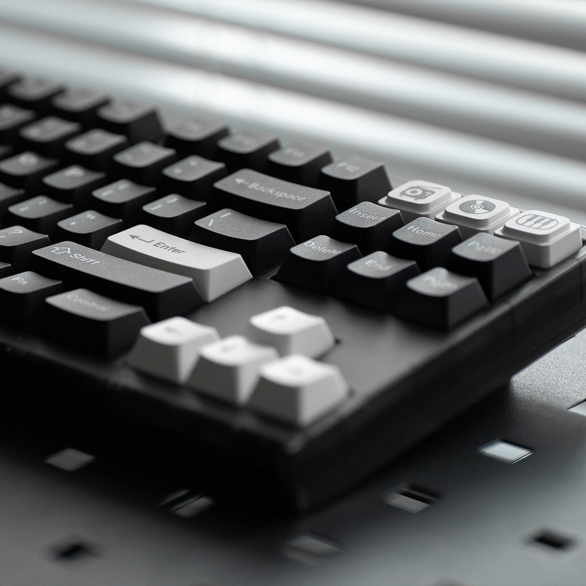 Wob（Black）& Bow（White）Keycaps Double-shot Molding