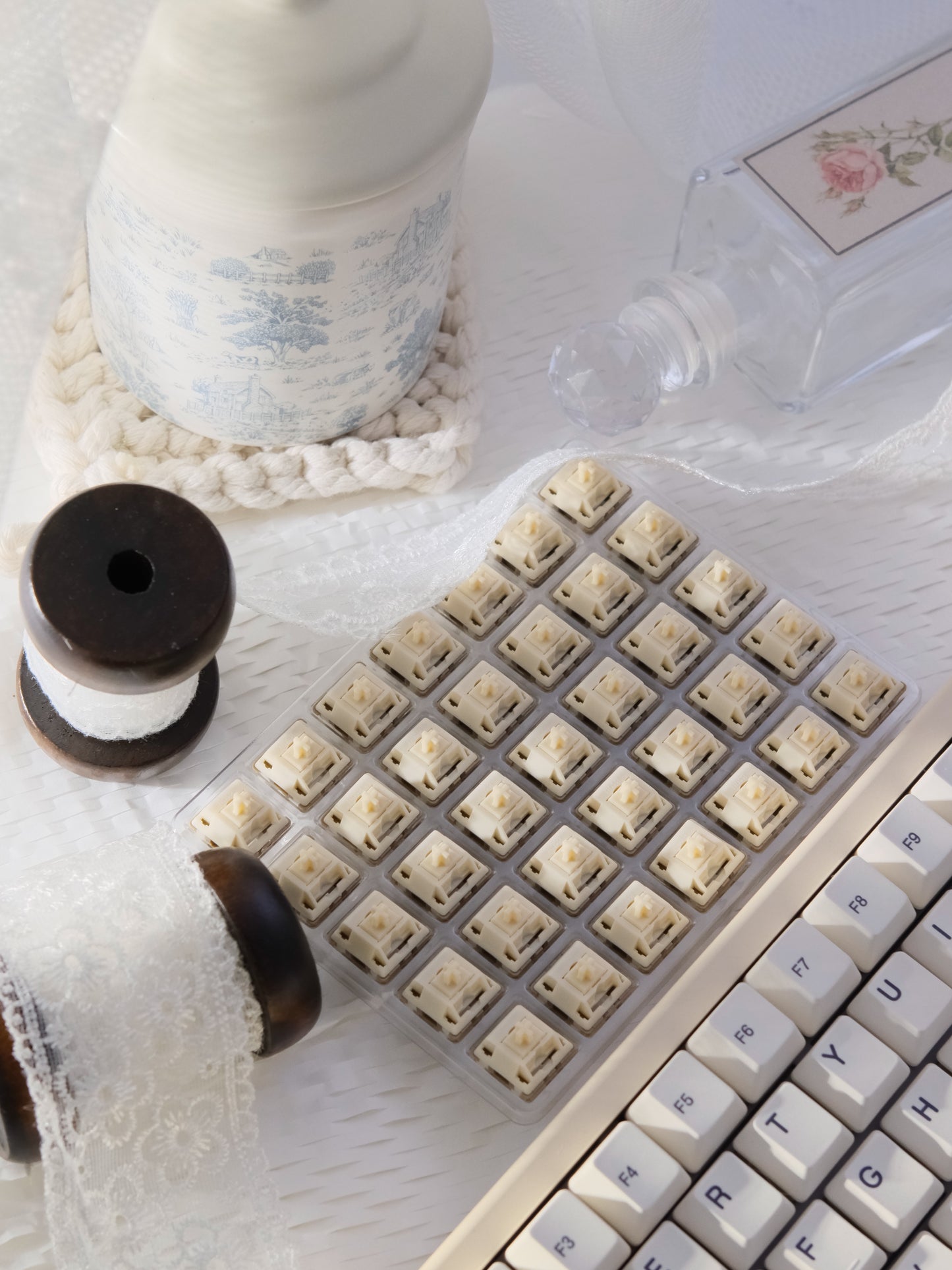 canelé linear switches