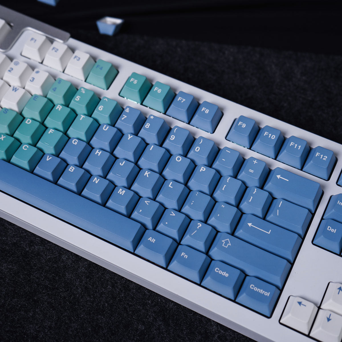 cherry - Blue and white gradient R2 94 keys